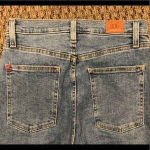 BDG HIGH WAISTED GIRLFRIEND JEANS